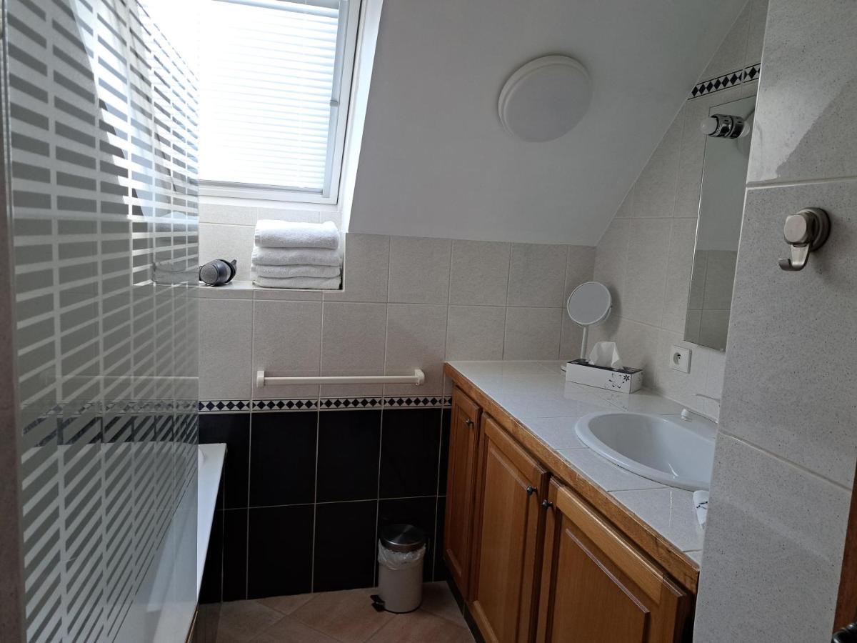 Au Chat Perche Espace Familial Mareil-sur-Mauldre Esterno foto